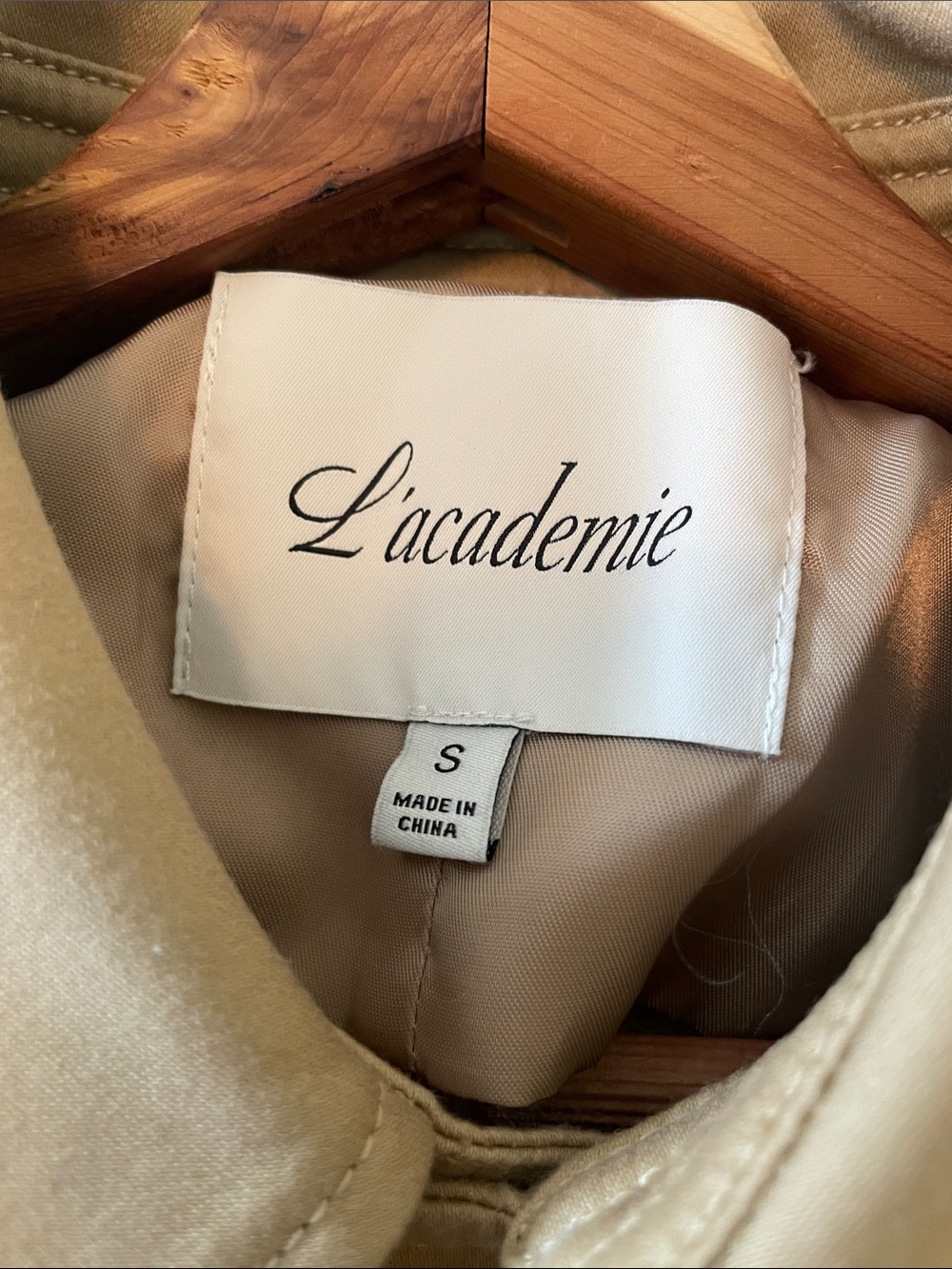 New L’academie Provins Mini Belted Trench Dress in Tan size Small - Picture 10 of 12